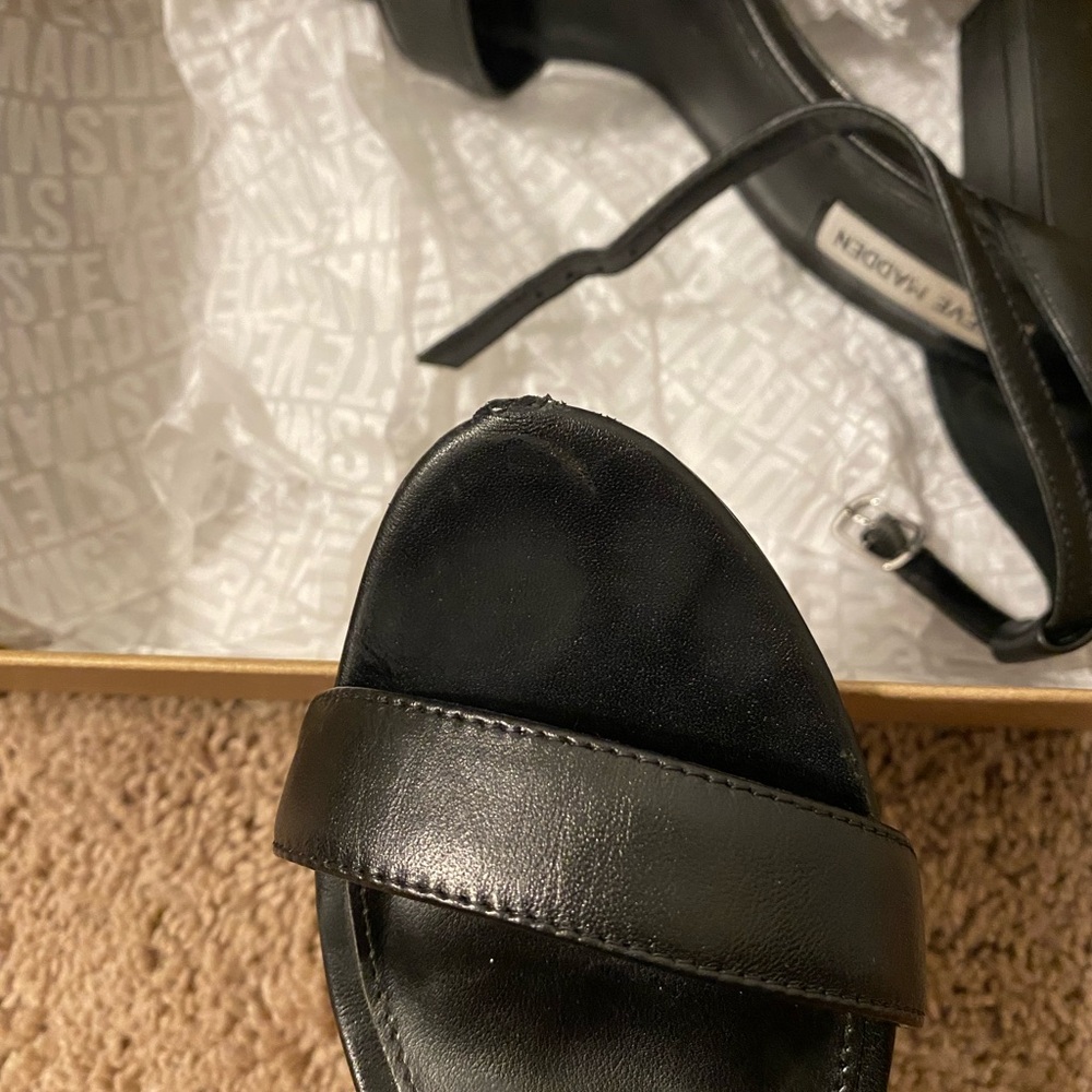 Steve Madden Carrson Black Leather Heels - Picture 4 of 4